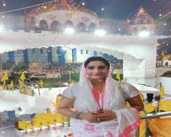 The actress is religious minded and often goes to gurudwara to get blessings.